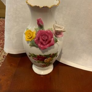 Royal Albert old country rose three dimensional vase.